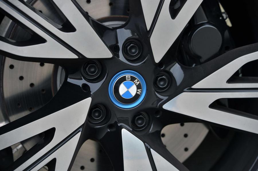  BMW i8 2014 года  (фото 132 из 180)